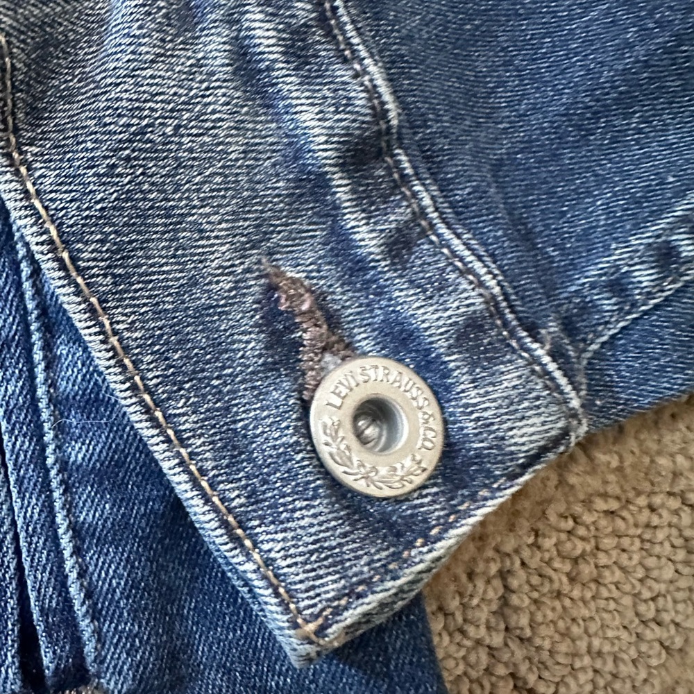 Levi's American Flag Embellished Jean Jacket. Patriotic July 4 statement - Picture 5 of 12